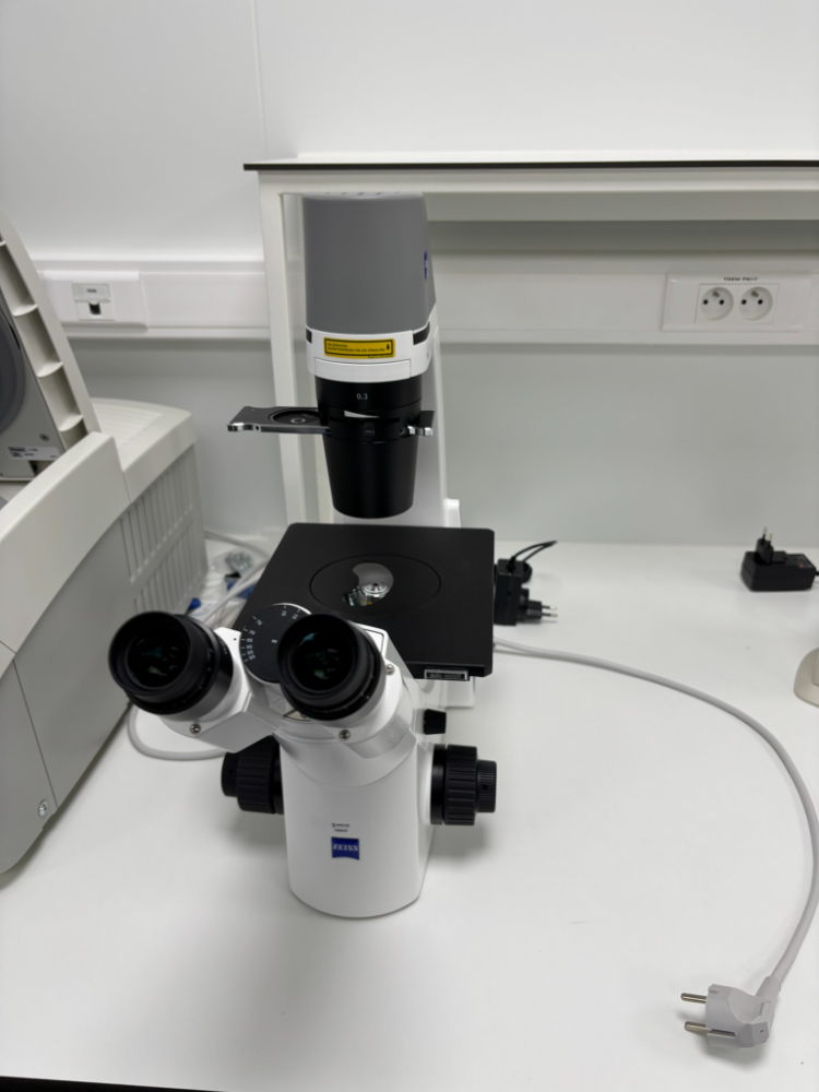 Image of Carl Zeiss Primovert Microscope